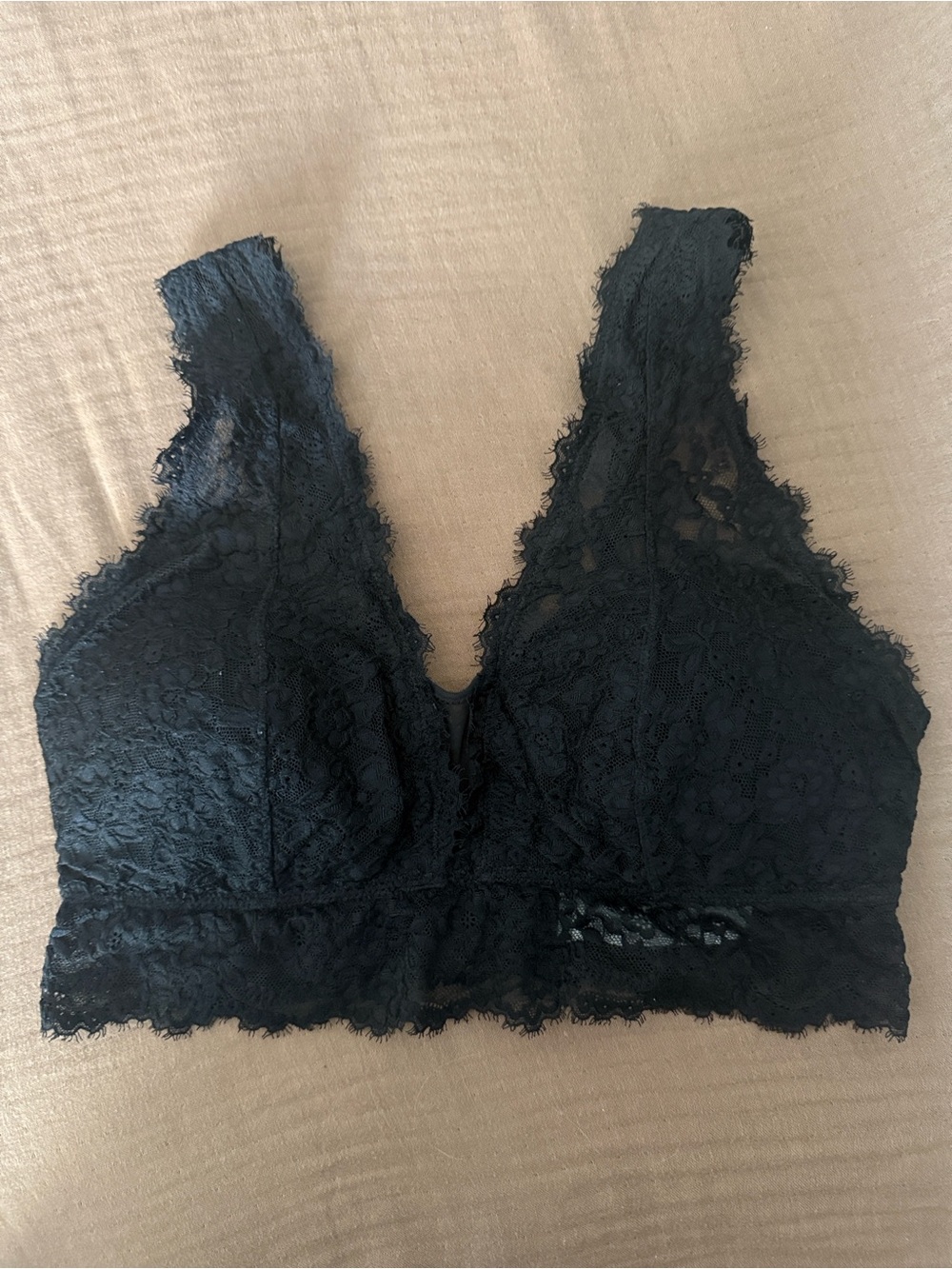 Aerie Black Lace Plunge Bralette - size M DD